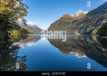 Lake Gunn Neuseeland - Winter Reflexionen Stockfoto