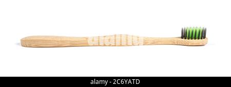 Bambus Zahnbürste auf weißem Hintergrund Stockfoto