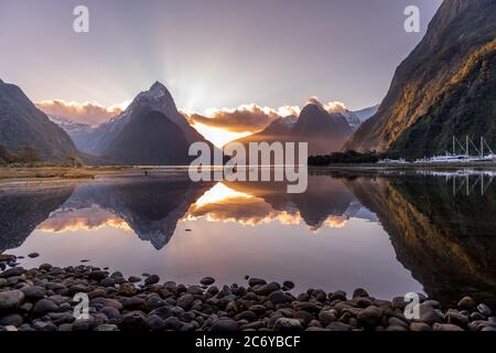 Mitrer Peak, Milford Sound Sonnenuntergang Stockfoto