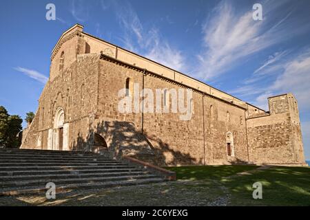 Fossacesia, Chieti, Abruzzen, Italien: abtei von San Giovanni in Venere, mittelalterliche katholische Kirche und Kloster in romanischen und gotischen Stil Stockfoto