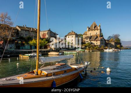 Yvoire trägt die Bezeichnung Les Plus Beaux Villages de France. Lake Leman, Departement Haute Savoie, Auvergne-Rhone-Alpes. Frankreich. Stockfoto