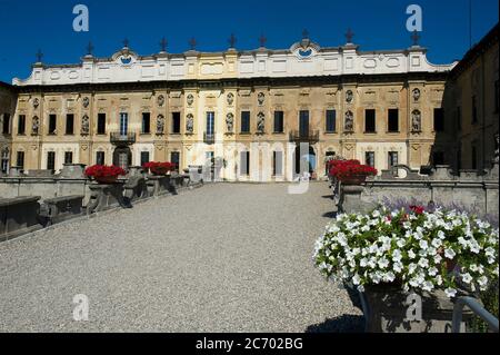 Europa, Italien, Lombardia, Limbiate, Parco delle Groane, Castellazzo, Villa Pusterla Crivelli Arconati ist eine Villa aus dem achtzehnten Jahrhundert in Mombello, (Fraktion von Limbiate in der Provinz Monza und Brianza) Fassade Stockfoto