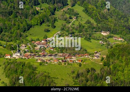 Luftaufnahme auf einem Chablais Dorf, Geopark Chablais beschriftet Geopark mondial UNESCO, Haute-Savoie, Auvergne-Rhone-Alpes, frankreich Stockfoto