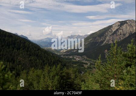 Europa, Italien, Piemont, Valle Susa, Dorfblick, Claviere, italien, turin Provinz, piemont, italien, Dorf, Berg, Häuser, Landschaft, horizontal, Sommer Stockfoto