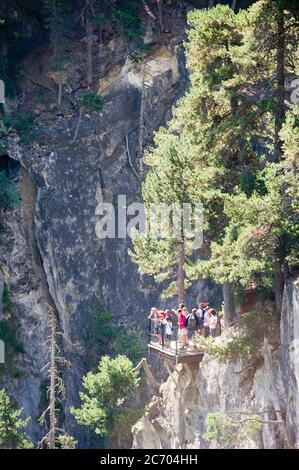 Europa, Italien, Piemont, Claviere, Tibetanische Brücke der Gorgias von S. Gervasio. Es ist die längste tibetische Brücke der Welt (544 Meter). Stockfoto