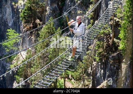 Europa, Italien, Piemont, Claviere, Tibetanische Brücke der Gorgias von S. Gervasio. Es ist die längste tibetische Brücke der Welt (544 Meter). Stockfoto