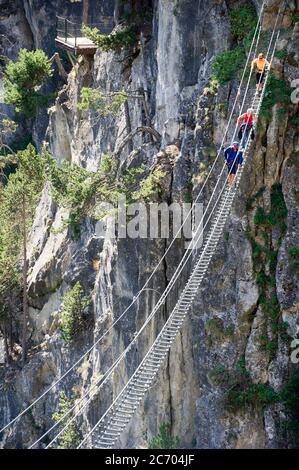 Europa, Italien, Piemont, Claviere, Tibetanische Brücke der Gorgias von S. Gervasio. Es ist die längste tibetische Brücke der Welt (544 Meter). Stockfoto