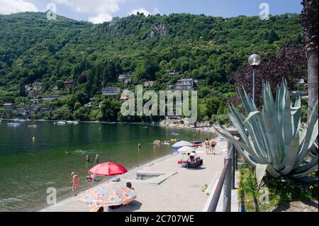 Europa, Italien, Cannobio, Italien, - Seeufer Park Lago Maggiore, Strand von Cannero Riviera Stockfoto