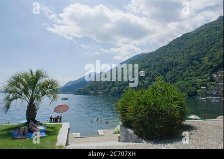 Europa, Italien, Cannobio, Italien, - Seeufer Park Lago Maggiore, Strand von Cannero Riviera Stockfoto