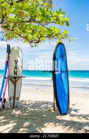 KUTA BALI - INDONESIEN, 7. FEBRUAR : Surfboards am berühmten Strand von Kuta in Bali Indonesien 7. Februar 2020 Stockfoto