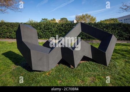 Throwback (3/3) von Tony Smith , 1977, The Hirshhorn Museum and Sculpture Garden, Washington, DC, USA Stockfoto