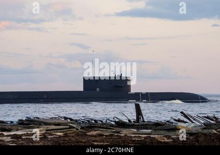 Juli 2020 - Russische Atom-U-Boot. Russische Nordflotte. Russland, Weißes Meer Stockfoto