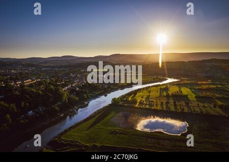 Luftaufnahme der walisischen Stadt Caerleon in Wales, Heimat des römischen Amphitheaters Stockfoto