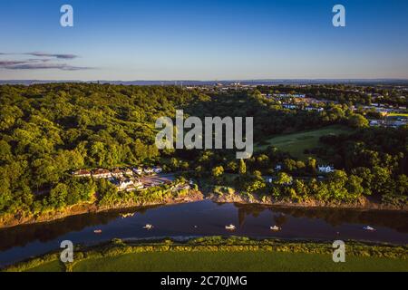 Luftaufnahme der walisischen Stadt Caerleon in Wales, Heimat des römischen Amphitheaters Stockfoto