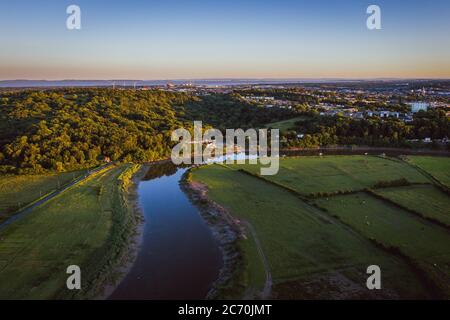 Luftaufnahme der walisischen Stadt Caerleon in Wales, Heimat des römischen Amphitheaters Stockfoto