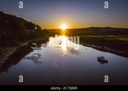 Luftaufnahme der walisischen Stadt Caerleon in Wales, Heimat des römischen Amphitheaters Stockfoto