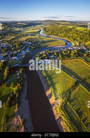 Luftaufnahme der walisischen Stadt Caerleon in Wales, Heimat des römischen Amphitheaters Stockfoto