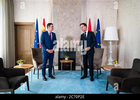 Den Haag, Niederlande. Juli 2020. DEN HAAG, 13-07-2020, Catshuis, Premierminister Mark Rutte empfängt den spanischen Premierminister Pedro Sanchez zu einem Arbeitsessen im Catshuis. Dies im Vorfeld der zusätzlichen Tagung des Europäischen Rates und des jüngsten Vorschlags für einen europäischen Konjunkturfonds. Kredit: Pro Shots/Alamy Live Nachrichten Stockfoto