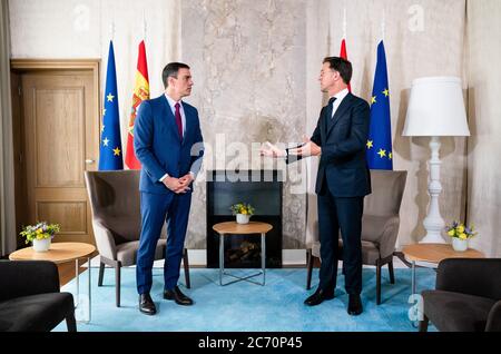 Den Haag, Niederlande. Juli 2020. DEN HAAG, 13-07-2020, Catshuis, Premierminister Mark Rutte empfängt den spanischen Premierminister Pedro Sanchez zu einem Arbeitsessen im Catshuis. Dies im Vorfeld der zusätzlichen Tagung des Europäischen Rates und des jüngsten Vorschlags für einen europäischen Konjunkturfonds. Kredit: Pro Shots/Alamy Live Nachrichten Stockfoto