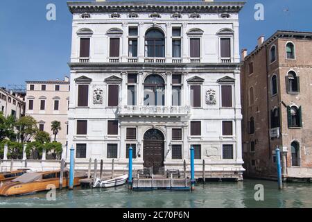 VENEDIG, ITALIEN - MAI 08: Das Luxushotel Amman Venedig ist wegen der Abwesenheit von Touristen geschlossen. Italien war das erste Land, das einen landesweiten Block aufstellte Stockfoto