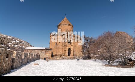 Akdamar Insel, Van, Türkei - Februar 2020: Akdamar Insel und Surpkirche Akdamar Kirche ist ein wichtiger religiöser Ort für das armenische Volk Stockfoto