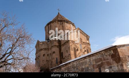 Akdamar Insel, Van, Türkei - Februar 2020: Akdamar Insel und Surpkirche Akdamar Kirche ist ein wichtiger religiöser Ort für das armenische Volk Stockfoto