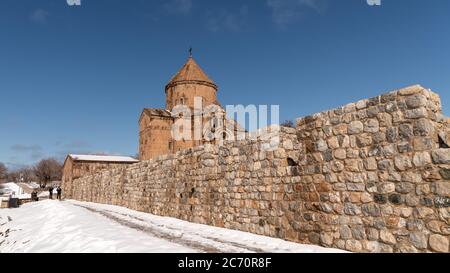 Akdamar Insel, Van, Türkei - Februar 2020: Akdamar Insel und Surpkirche Akdamar Kirche ist ein wichtiger religiöser Ort für das armenische Volk Stockfoto