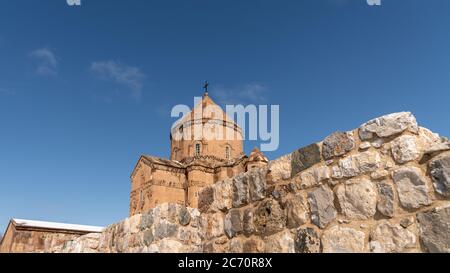 Akdamar Insel, Van, Türkei - Februar 2020: Akdamar Insel und Surpkirche Akdamar Kirche ist ein wichtiger religiöser Ort für das armenische Volk Stockfoto
