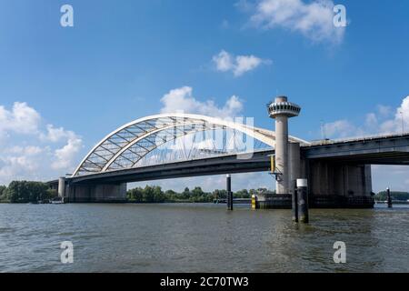 Van Brienenoord Brücke in Rotterdam über den Fluss Stockfoto