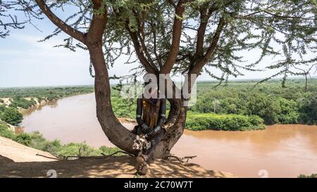 Omo Valley, Äthiopien, September 2017: Portrait einer unbekannten Karo-Stammesfrau in Colcho, Omo Valley, Äthiopien. Stockfoto