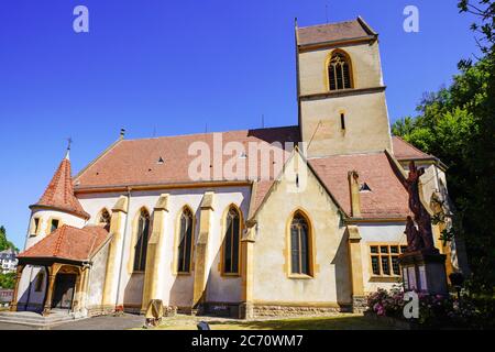 Kirche Saint-Bernard-de-Menthon in Ferrette (Pfirt). Gemeinde im Departement Haut-Rhin im Elsass im Nordosten Frankreichs. Stockfoto