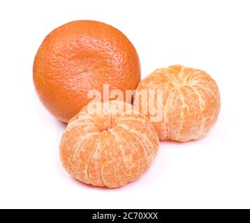 Frisch geschälte Mandarine isoliert auf weißem Hintergrund Stockfoto