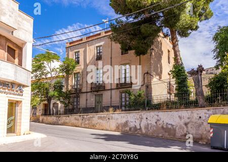 Großes altes Haus in Oria, EINER kleinen Bergstadt in Andalusien, Spanien Stockfoto