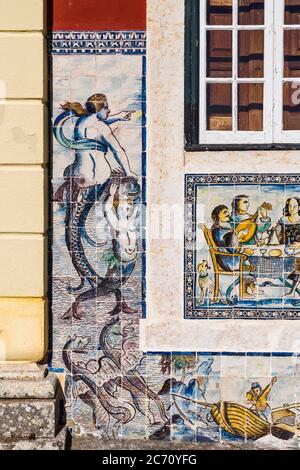 Detail mythologischer Azulejos an den Wänden des Palastes der Marquess von Fronteira in Lissabon, Portugal Stockfoto