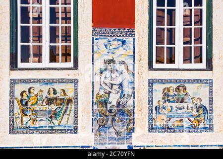 Detail mythologischer Azulejos an den Wänden des Palastes der Marquess von Fronteira in Lissabon, Portugal Stockfoto