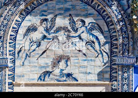 Detail mythologischer Azulejos an den Wänden des Palastes der Marquess von Fronteira in Lissabon, Portugal Stockfoto
