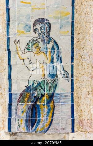 Detail mythologischer Azulejos an den Wänden des Palastes der Marquess von Fronteira in Lissabon, Portugal Stockfoto