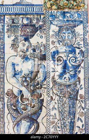 Detail mythologischer Azulejos an den Wänden des Palastes der Marquess von Fronteira in Lissabon, Portugal Stockfoto