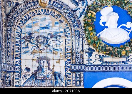 Detail mythologischer Azulejos an den Wänden des Palastes der Marquess von Fronteira in Lissabon, Portugal Stockfoto