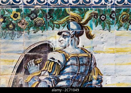 Detail mythologischer Azulejos an den Wänden des Palastes der Marquess von Fronteira in Lissabon, Portugal Stockfoto