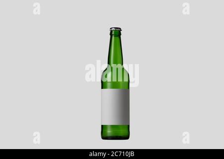 Leere grüne Bierflasche. Ein Objekt isoliert auf weißem Studiohintergrund. Konzept von Bier, Getränk, Unterhaltung und Alkohol. Copyspace für Ihre Bar, Restaurant, Brauerei oder Shop Werbung. Stockfoto