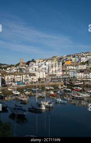 Am frühen Morgen Blick auf den Hafen von Brixham Stockfoto