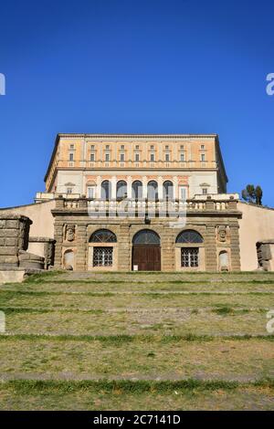 Die majestätische Villa Farnese, befestigte Residenz für die Familie Farnese im alten Dorf Caprarola, in der Provinz Viterbo gebaut. Stockfoto