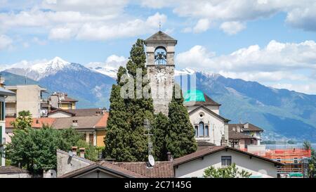 Brissago, Schweiz, Mai 2017: Blick auf die kleine Stadt Brissago am Lago Maggiore im Tessin, Schweiz Stockfoto