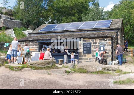 Das Café und die Toiletten in Brimham Rocks in North Yorkshire Stockfoto