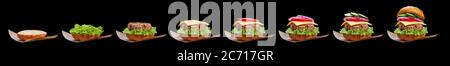 Klassischer Burger auf schwarzem Hintergrund isoliert. Schritt für Schritt Rezept für die Herstellung eines Burger. Phasen der Burger-Zubereitung, Zugabe von Zutaten. Stockfoto