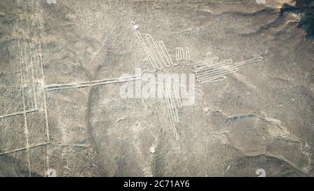 Nazca, Peru - August 2017: Die Kolibri-Figur aus der Nasca-Linie, Nazca, Peru Stockfoto