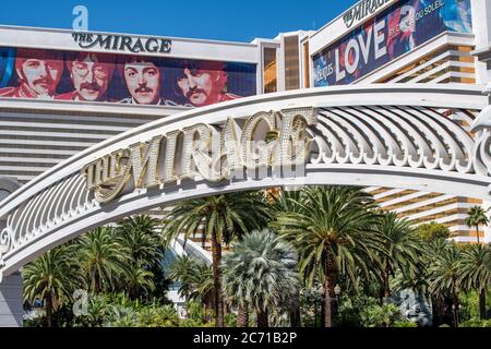 LAS VEGAS, NV - 17. JULI 2019: Das Mirage Casino an einem schönen Sommertag. Stockfoto