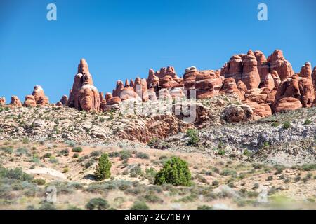 Felsformationen Blick vom Arches National Park Scenic Drive., Stockfoto