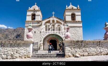 Maca, Peru - August 2017: Maca Kirche in der Colca Canyon Gegend. Chivay Stockfoto